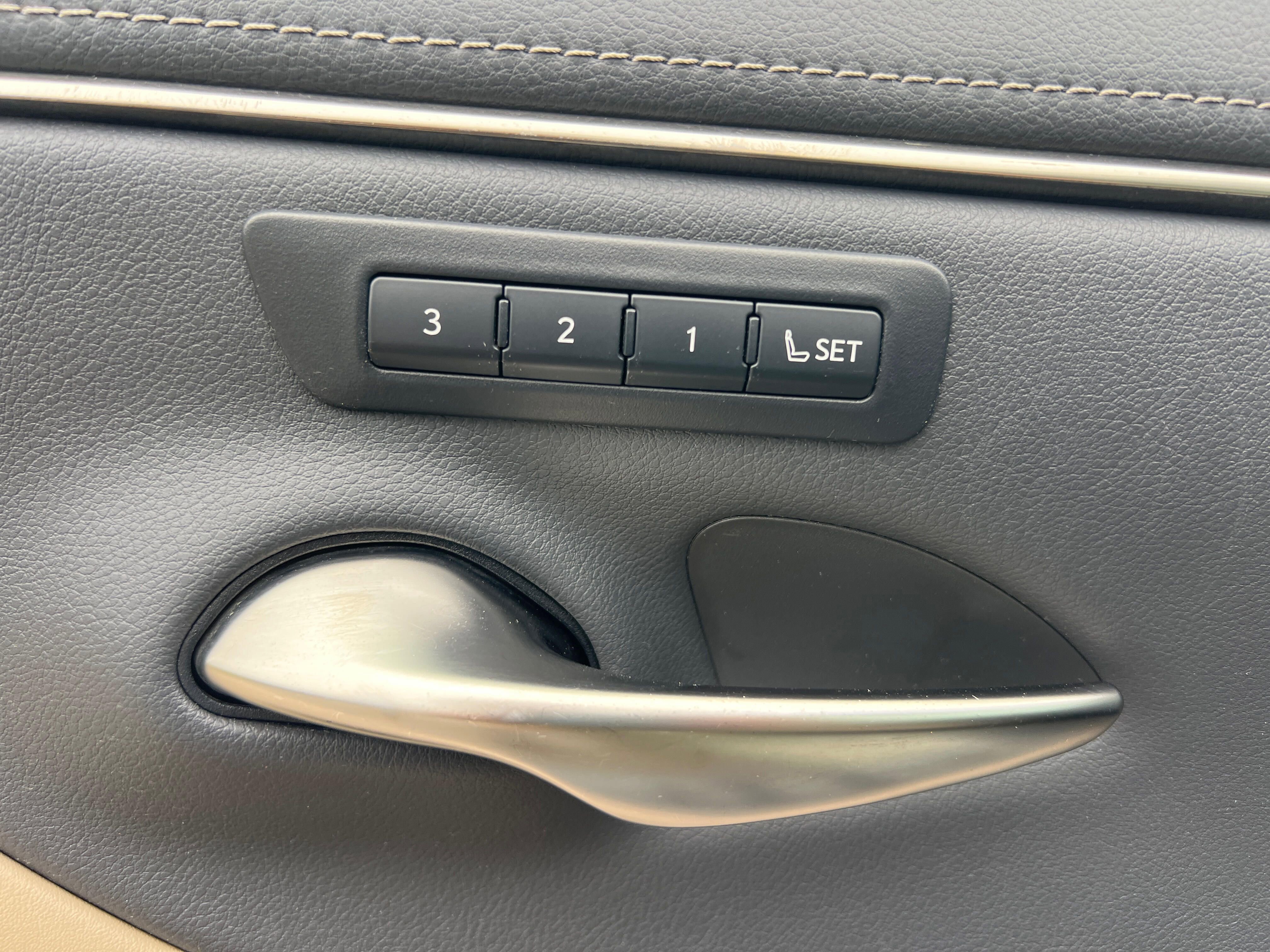 Used 2019 Lexus ES 350 w/ Premium Package FWD image 25