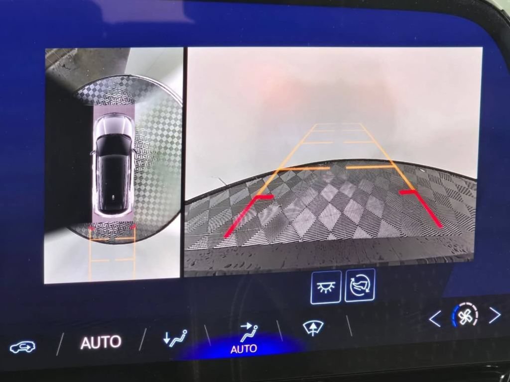New 2025 Chevrolet Blazer EV LT FWD image 32