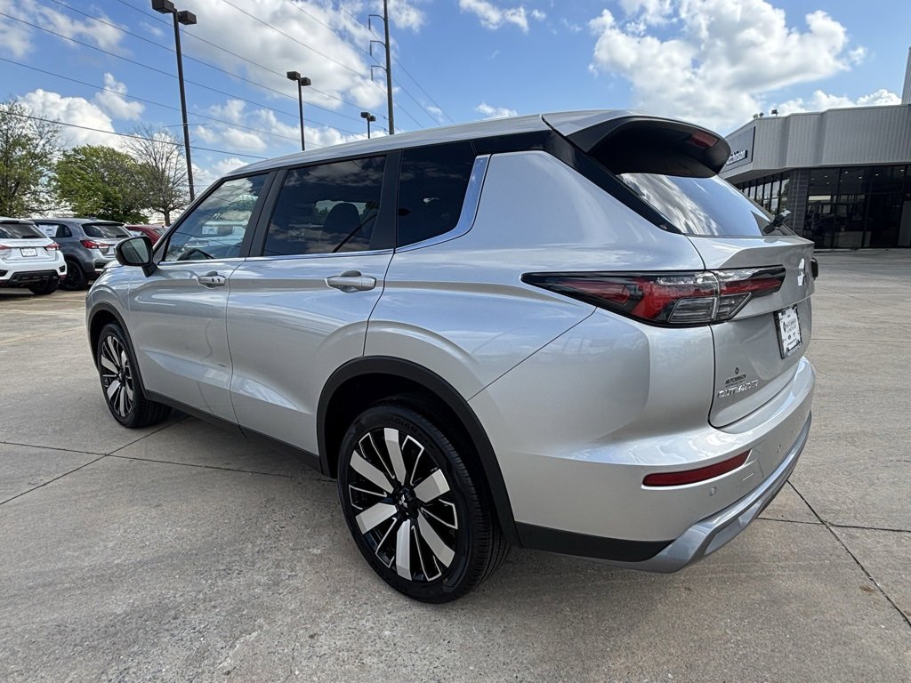 New 2025 Mitsubishi Outlander SE image 5