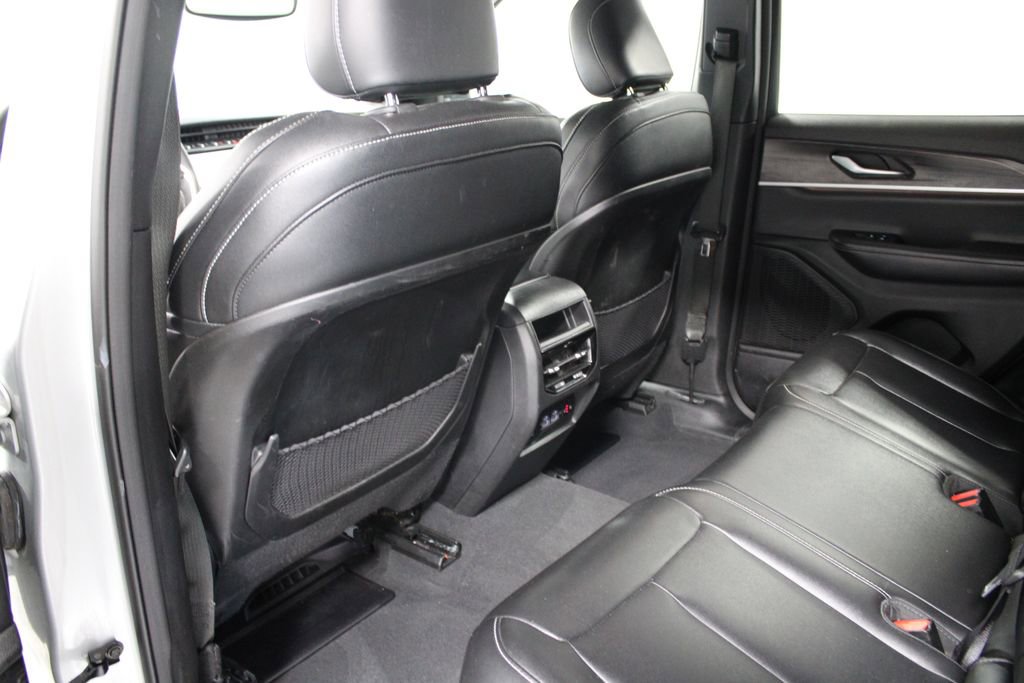 Used 2024 Jeep Grand Cherokee Limited image 19