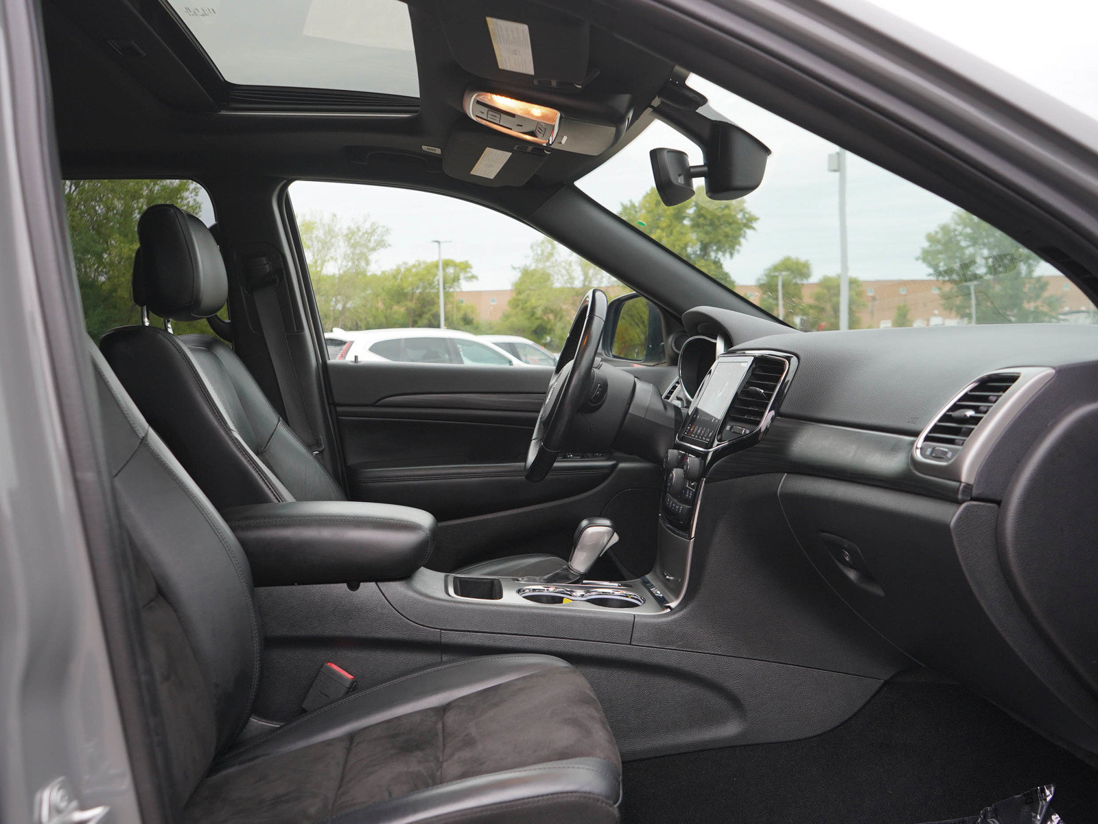 Used 2020 Jeep Grand Cherokee Altitude AWD/4WD image 11