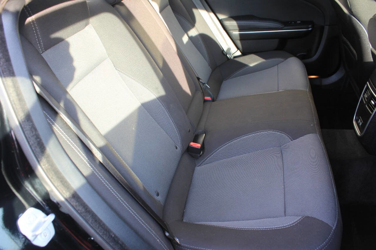 Used 2016 Dodge Charger SE w/ Power Sunroof Group image 16