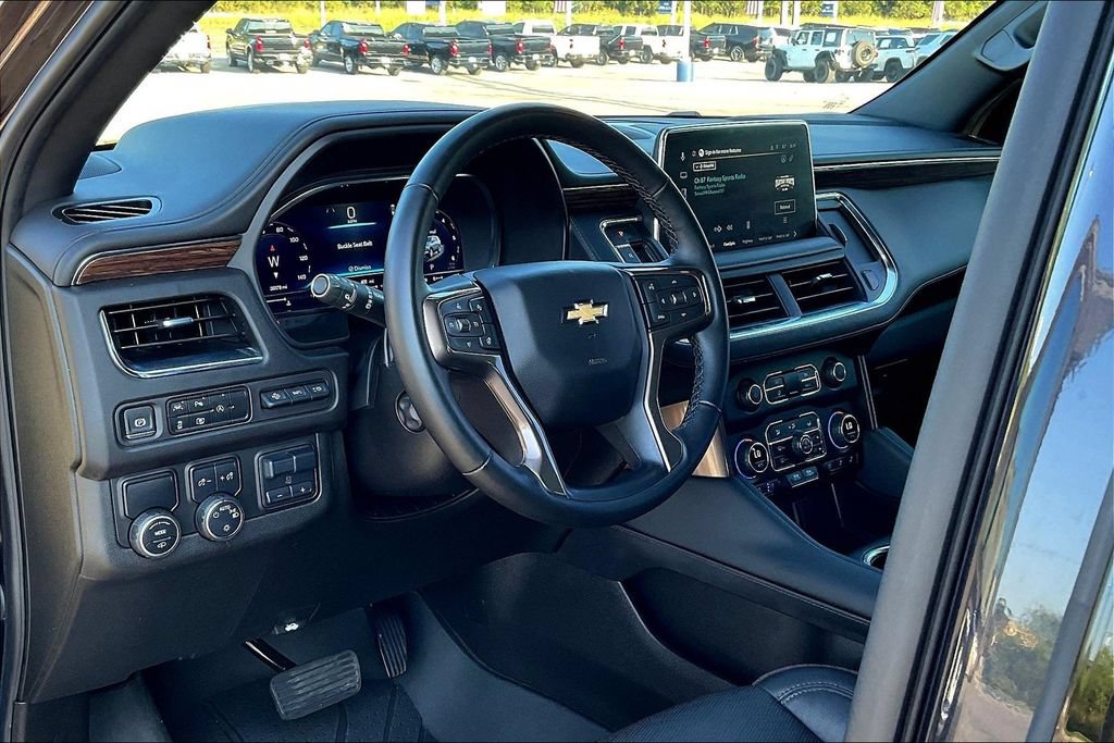 Used 2024 Chevrolet Suburban High Country RWD image 24