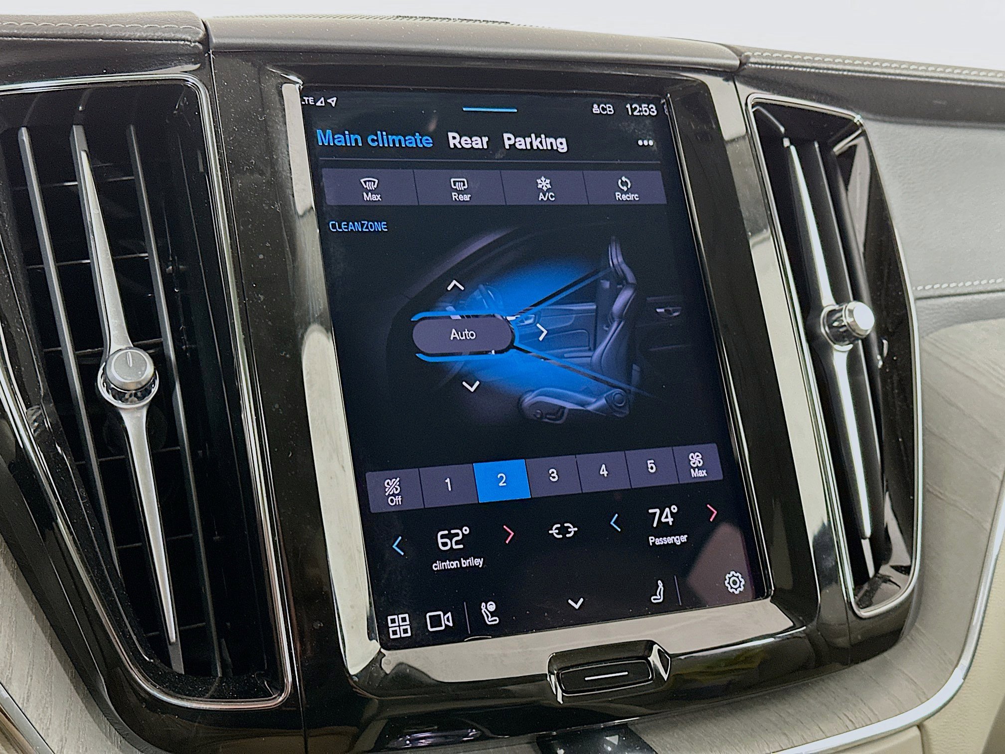 Used 2025 Volvo XC60 B5 Ultra w/ Protection Package Premier image 24