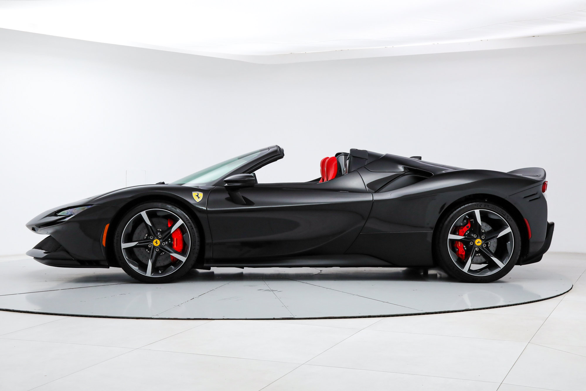 Certified 2022 Ferrari SF90 Spider AWD/4WD image 2