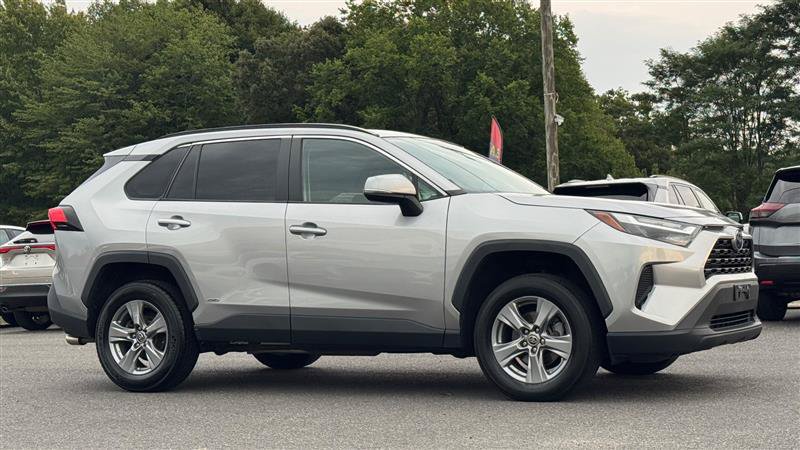 Used 2022 Toyota RAV4 XLE w/ Convenience Package AWD/4WD image 3