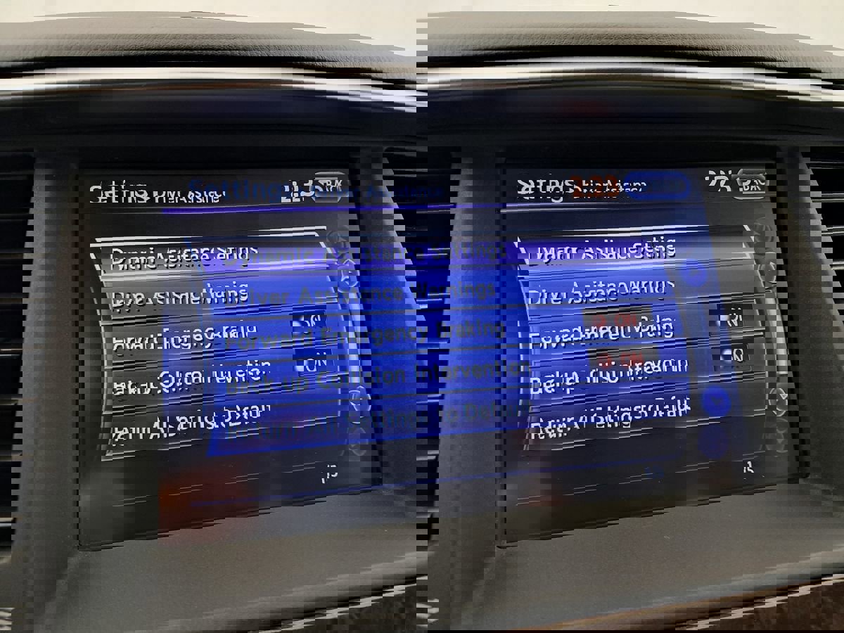 Used 2017 INFINITI QX80 4WD w/ Driver Assistance Package image 18