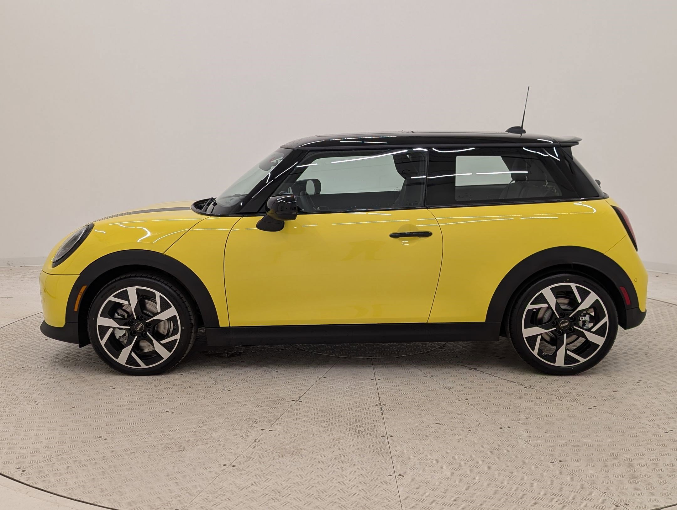 New 2026 MINI Cooper S image 2