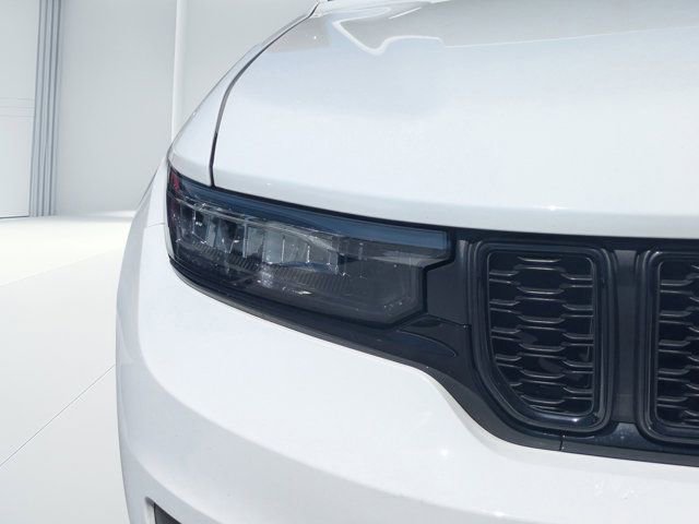 Used 2023 Jeep Grand Cherokee L Laredo image 8