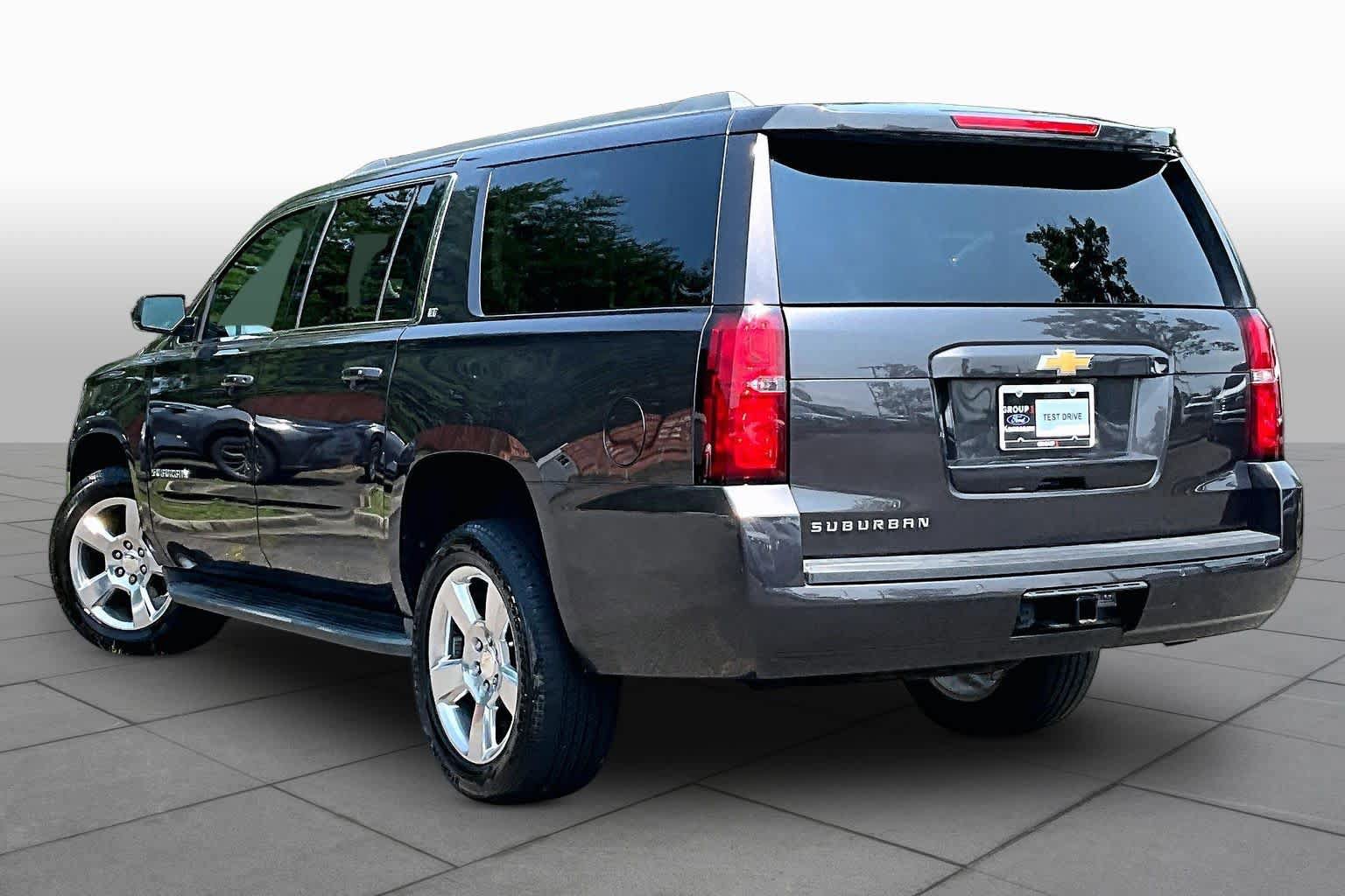 Used 2017 Chevrolet Suburban LT RWD image 12