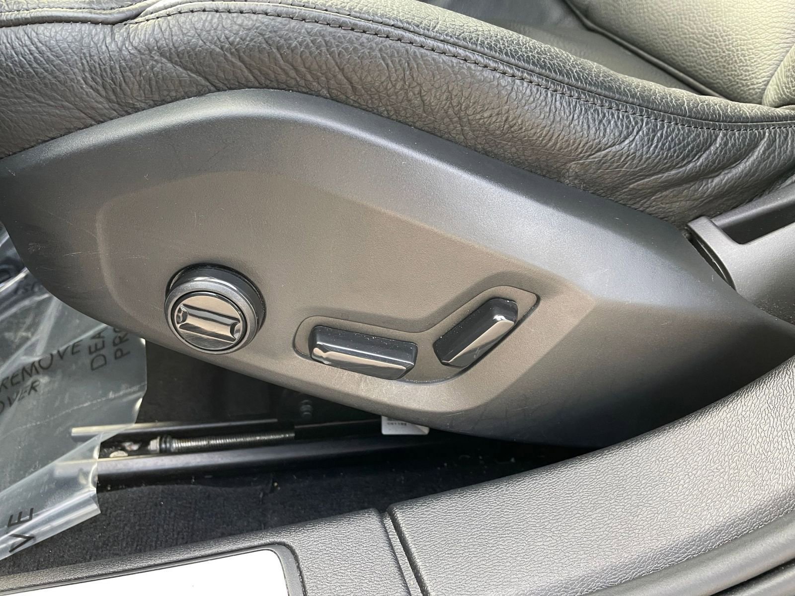 Used 2025 Volvo S60 B5 Plus image 22