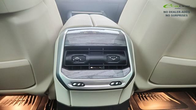 Used 2024 BMW i7 xDrive60 image 41