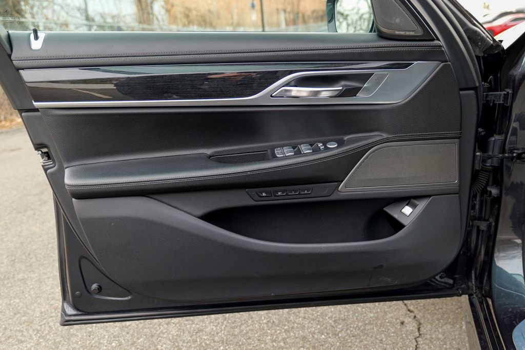 Used 2019 BMW 740i xDrive w/ Executive Package image 17