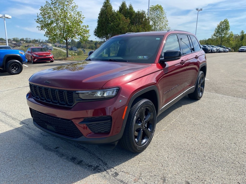 Used 2023 Jeep Grand Cherokee Altitude image 7