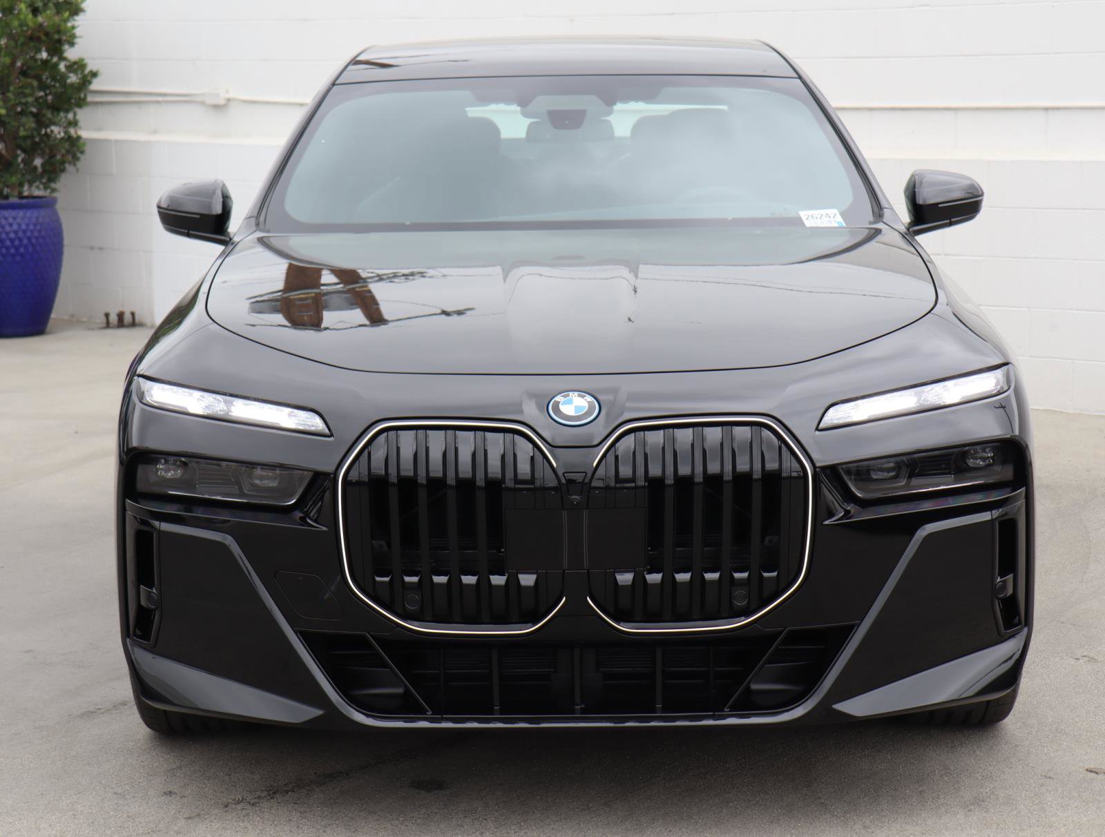 New 2026 BMW 750e xDrive w/ Executive Package image 3