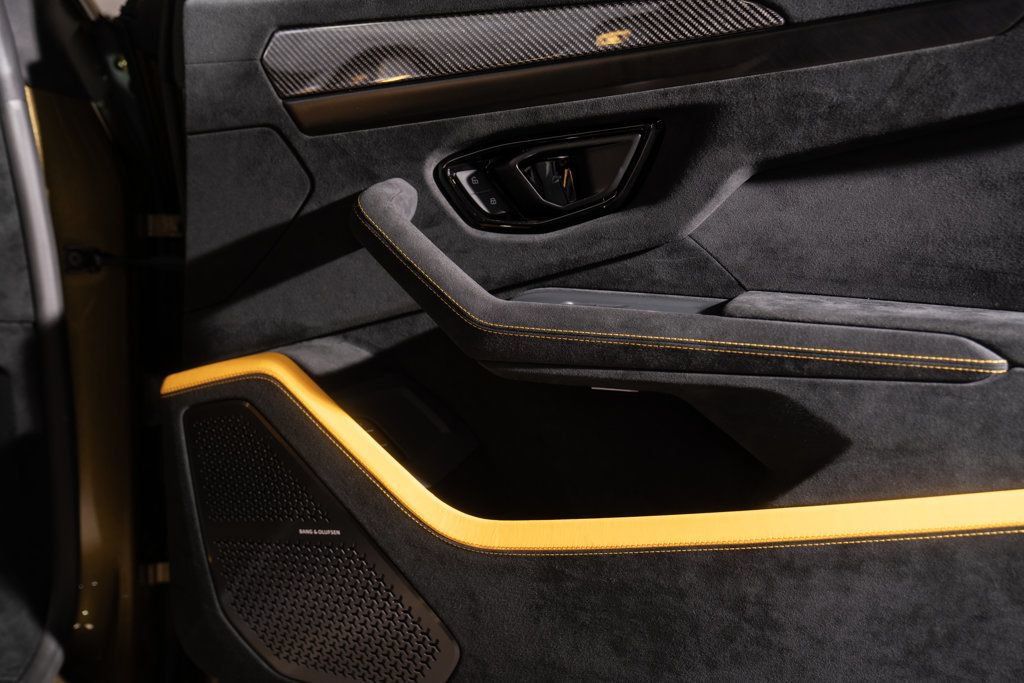 Used 2024 Lamborghini Urus Performante AWD/4WD image 37