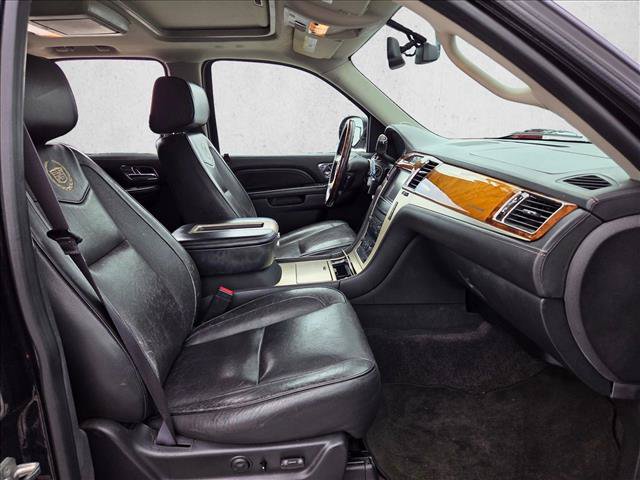 Used 2013 Cadillac Escalade Platinum AWD/4WD image 19
