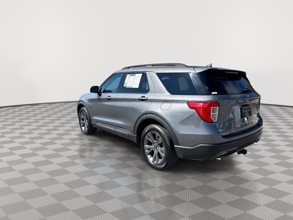 Used 2022 Ford Explorer XLT w/ XLT Sport Appearance Package AWD/4WD image 8