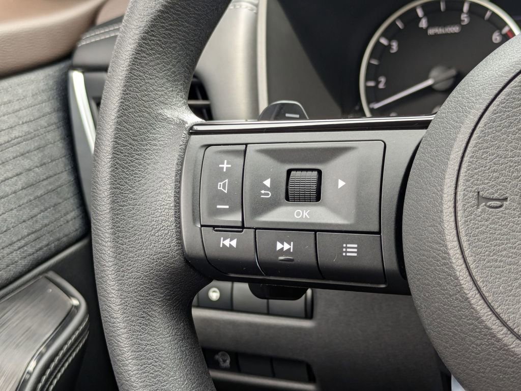 Certified 2023 Nissan Rogue SV image 18