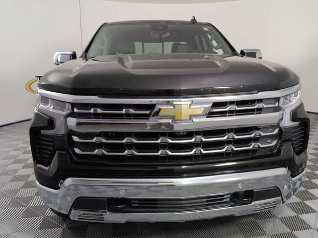 Used 2025 Chevrolet Silverado 1500 LTZ w/ LTZ Premium Package image 3