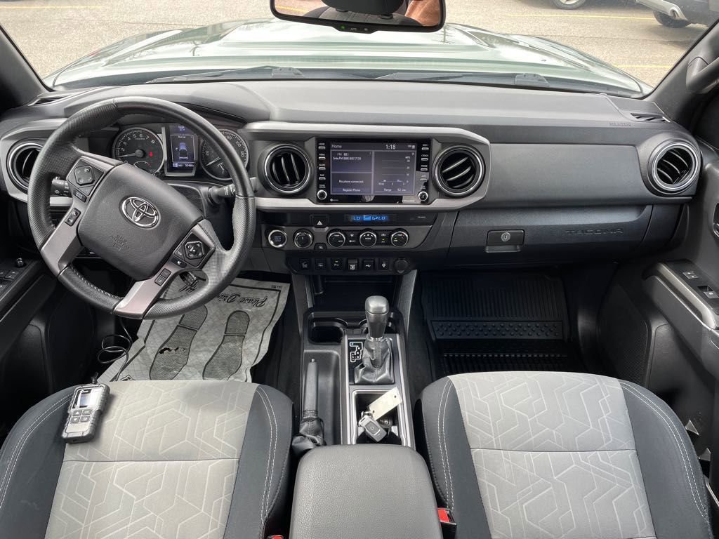 Used 2022 Toyota Tacoma TRD Sport w/ Technology Package image 5