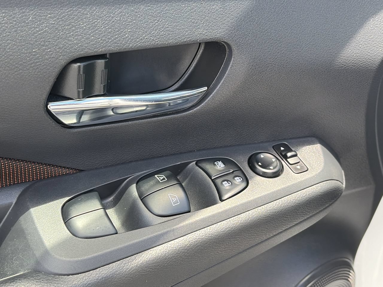 Certified 2024 Nissan Kicks SR FWD image 11