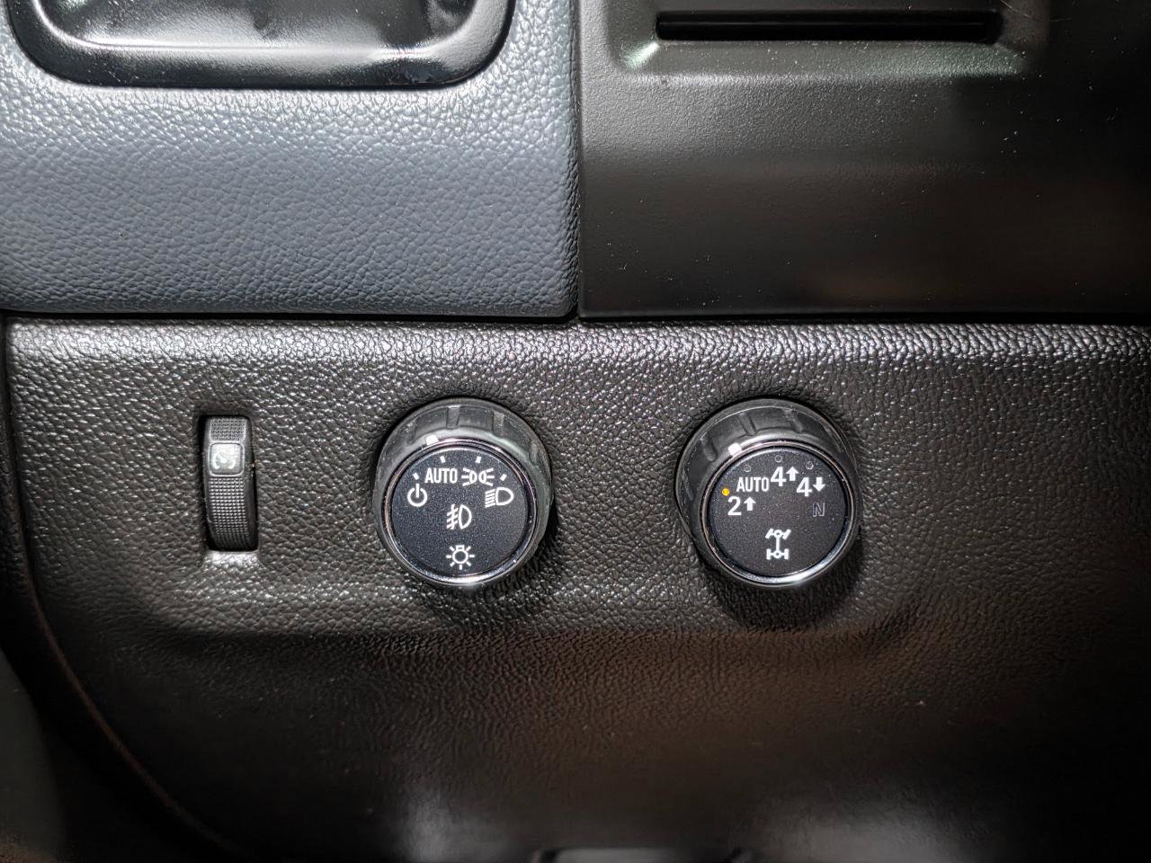Used 2018 Chevrolet Colorado Z71 AWD/4WD image 35