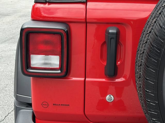 Used 2022 Jeep Wrangler Sport AWD/4WD image 5