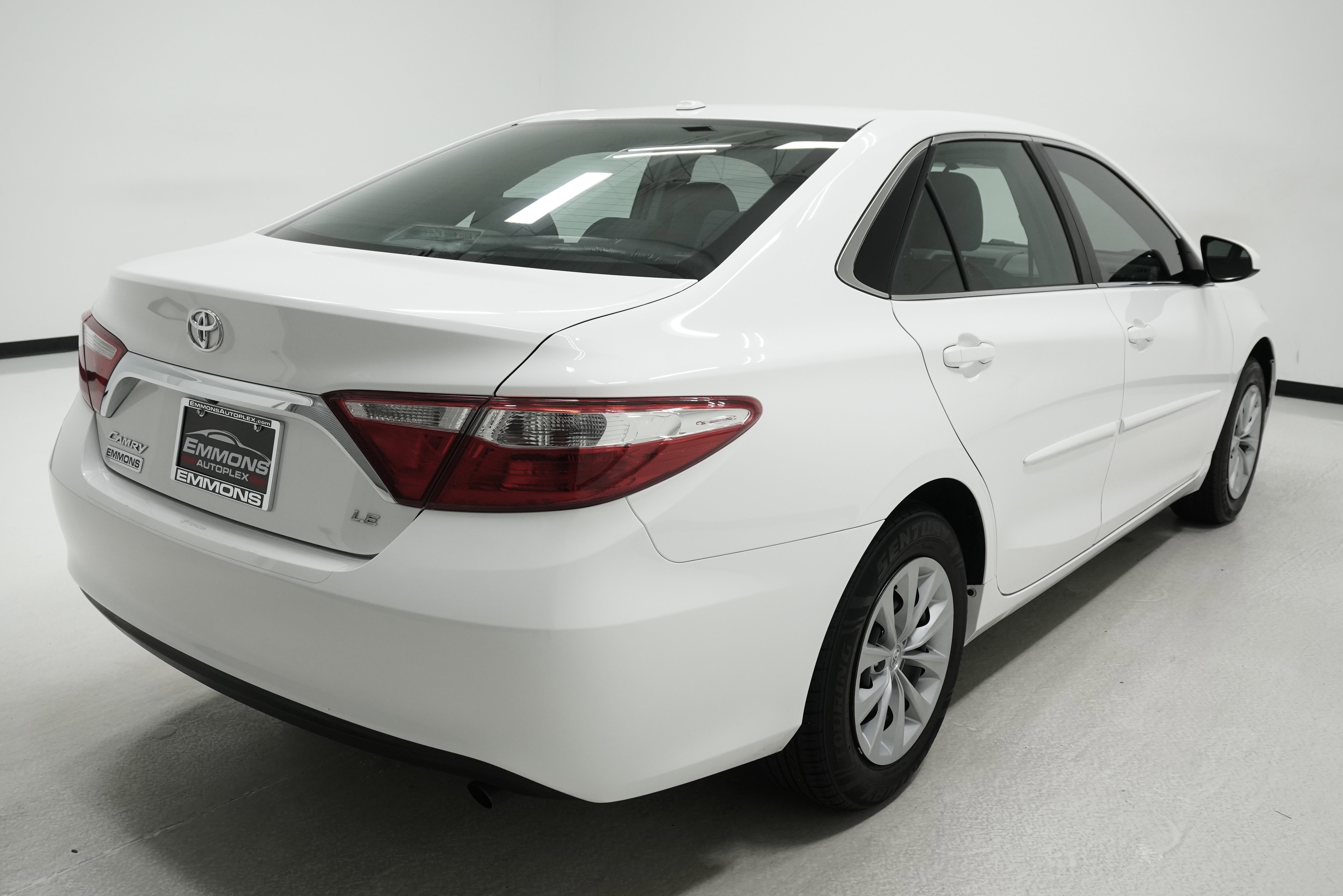 Used 2017 Toyota Camry LE FWD image 4