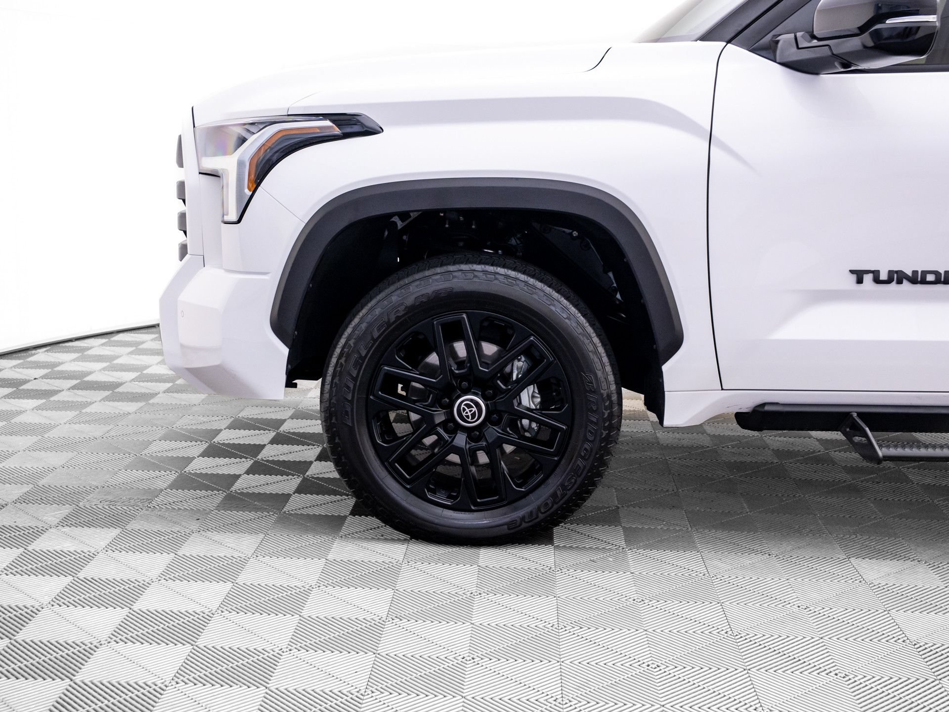 Used 2024 Toyota Tundra Limited AWD/4WD image 36