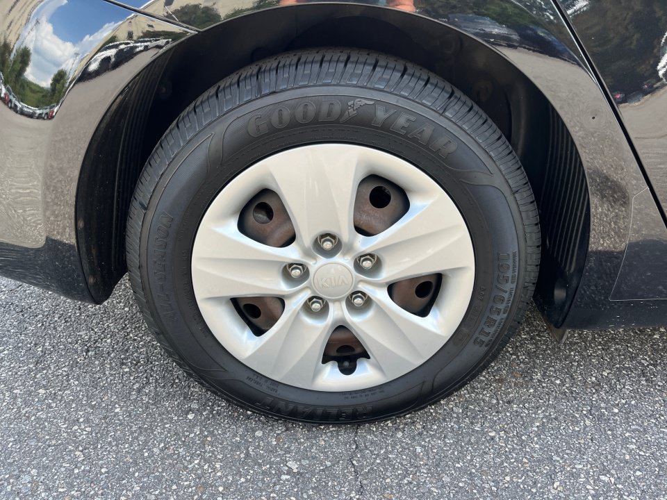 Used 2017 Kia Forte LX FWD image 24