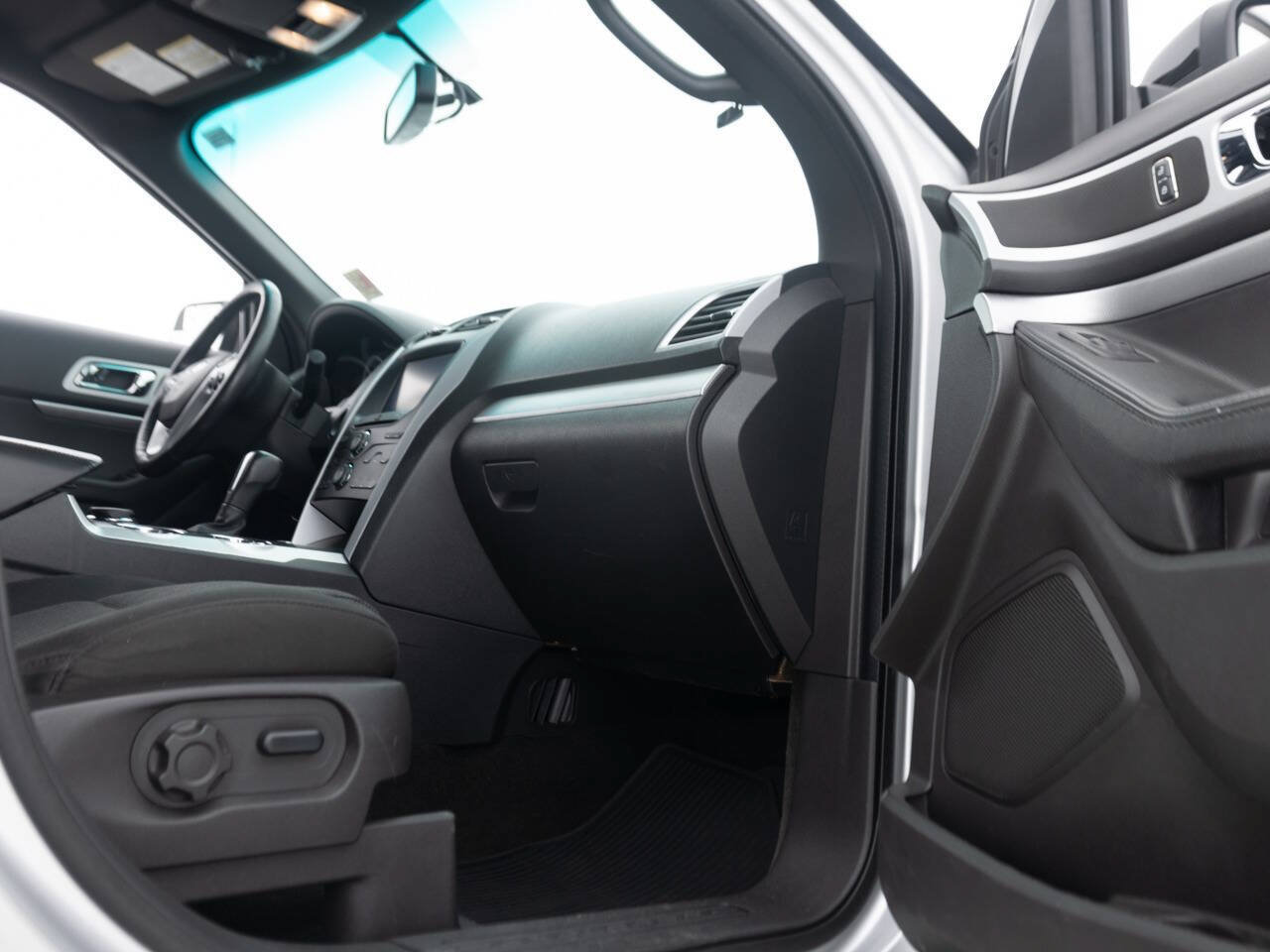 Used 2013 Ford Explorer XLT AWD/4WD image 30