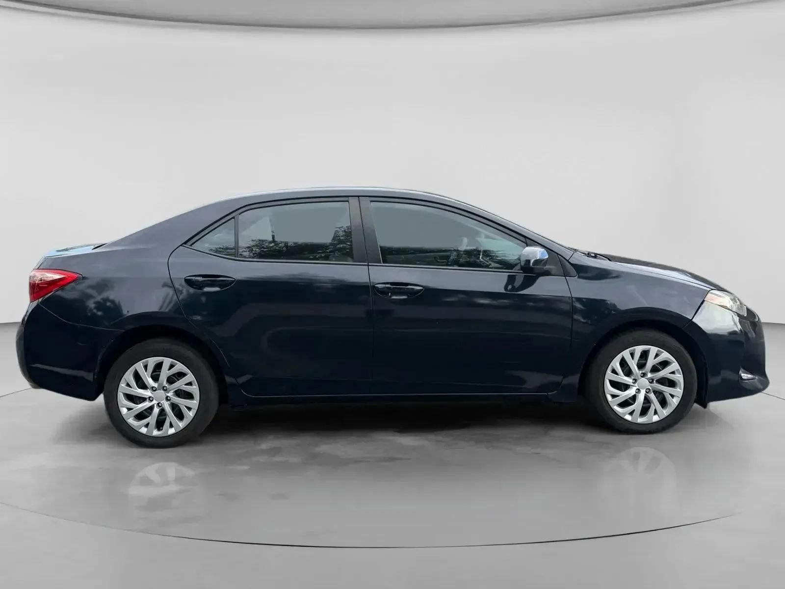 Used 2018 Toyota Corolla LE FWD image 6