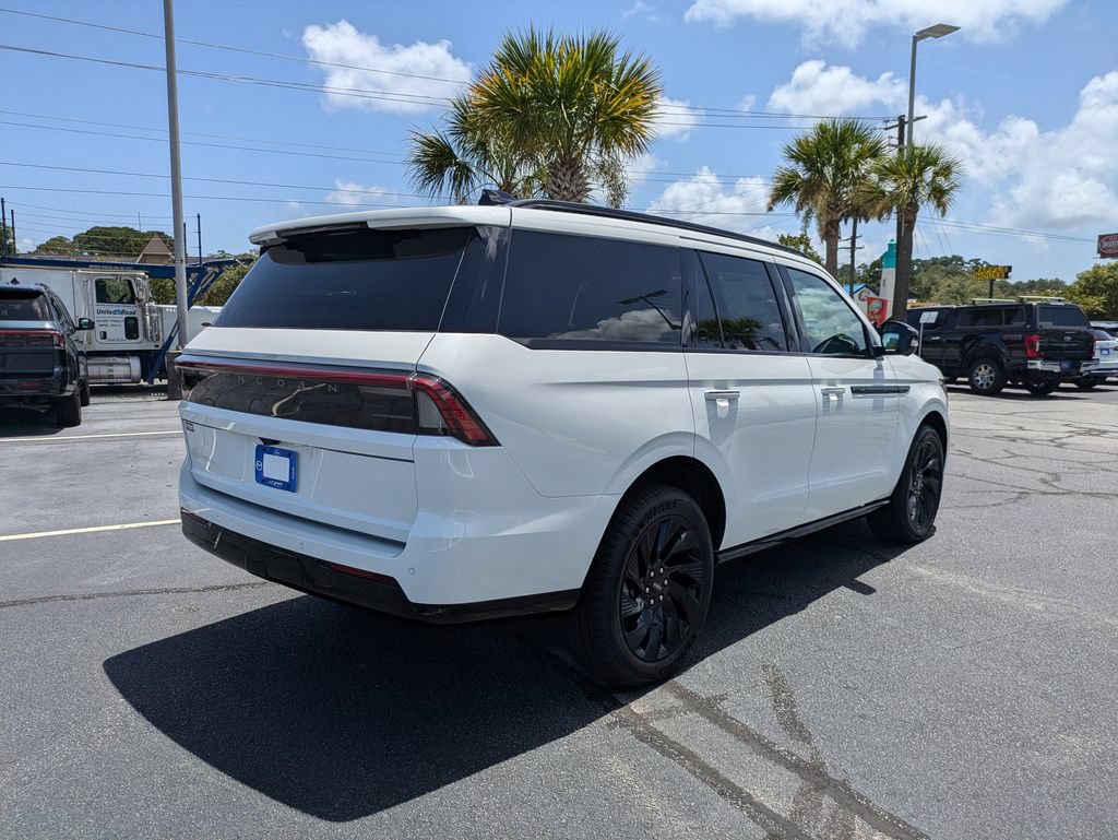 New 2027 Lincoln Navigator Reserve w/ Jet Appearance Package AWD/4WD image 4