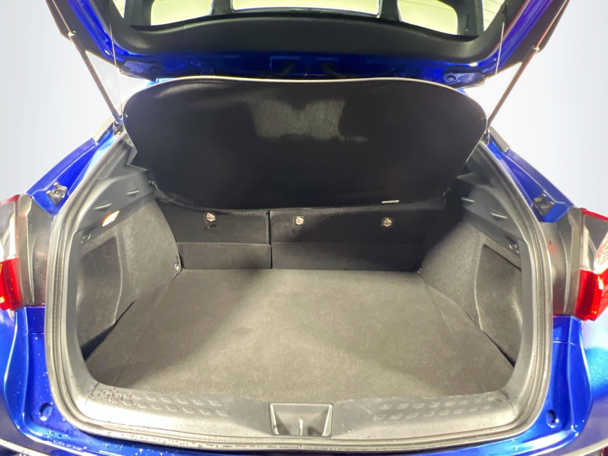 Used 2019 Toyota C-HR XLE FWD image 34