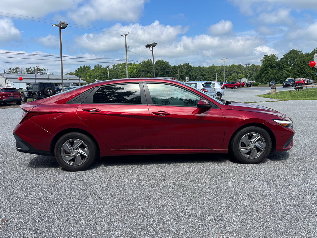 Used 2024 Hyundai Elantra SE FWD image 6