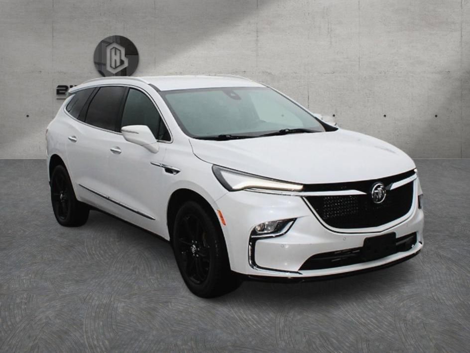 Used 2023 Buick Enclave Essence w/ Sport Touring Edition image 3