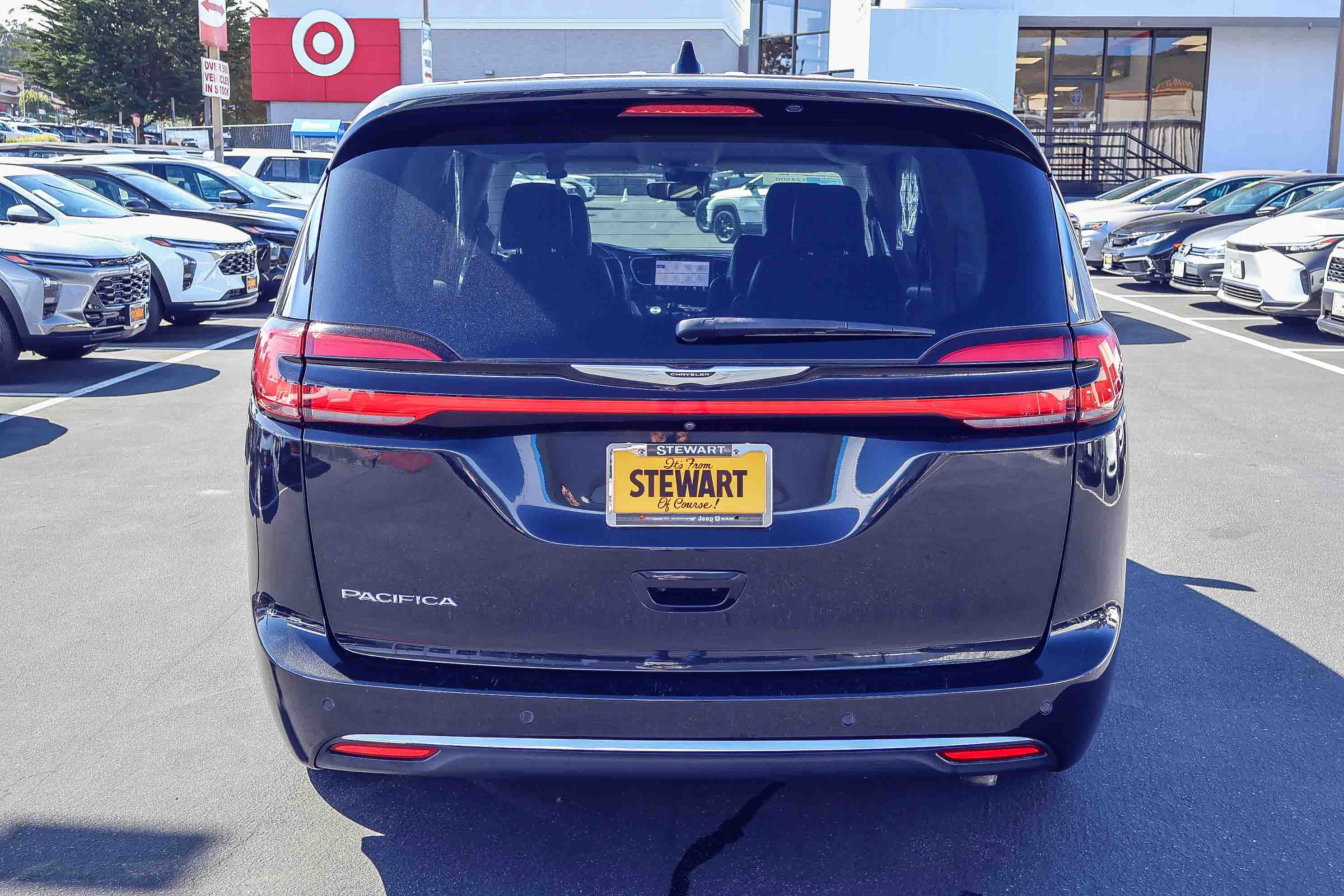 Used 2023 Chrysler Pacifica Touring-L image 22