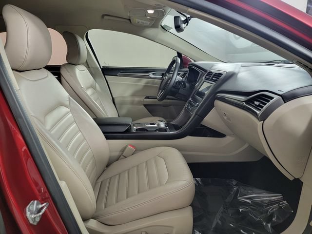 Used 2017 Ford Fusion SE w/ Fusion SE Technology Package FWD image 18
