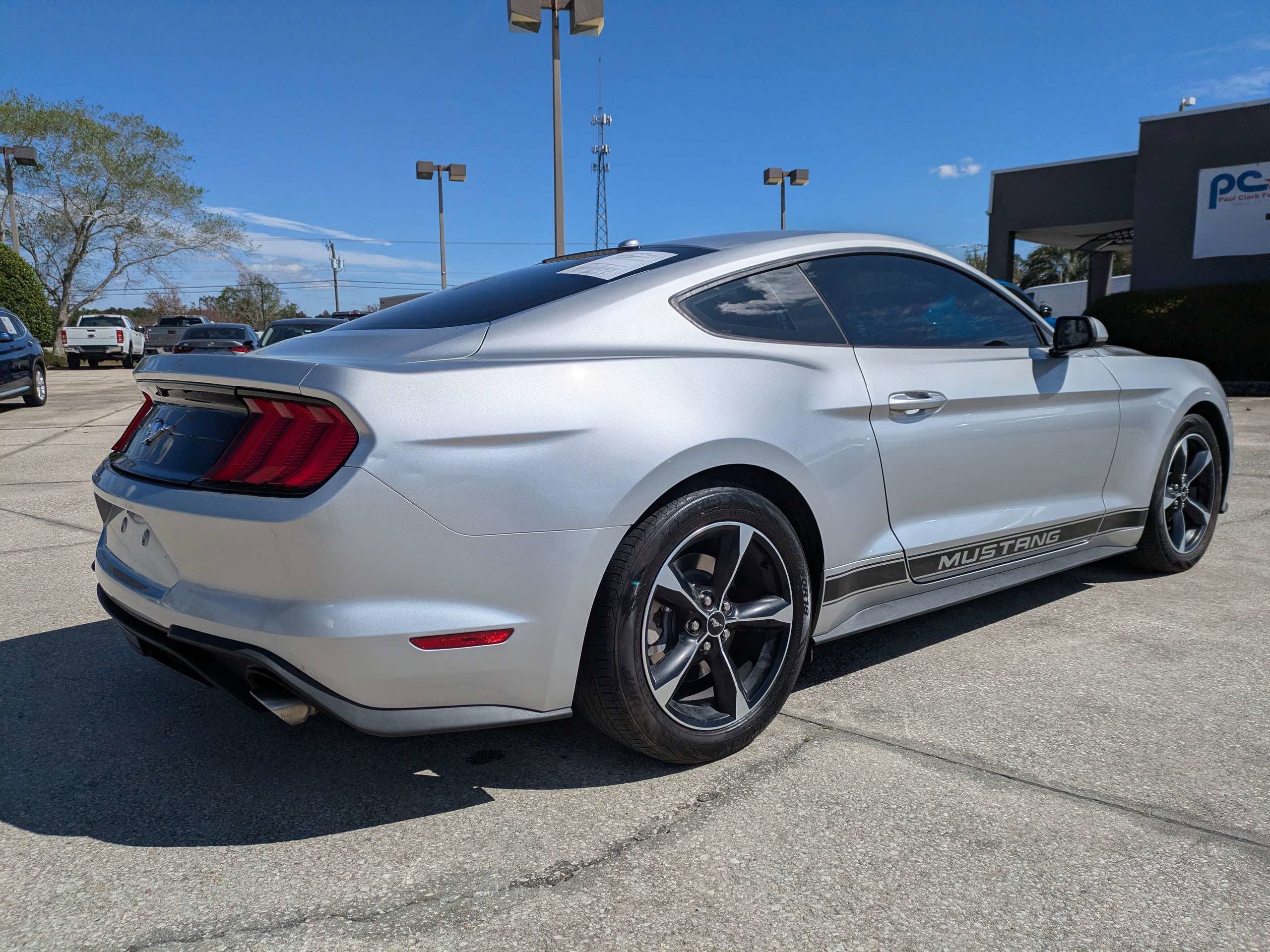 Used 2019 Ford Mustang EcoBoost image 4