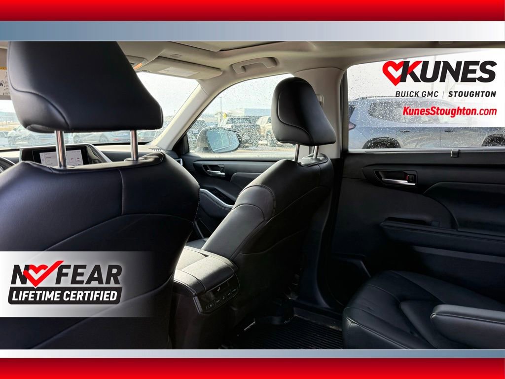 Used 2023 Toyota Highlander XLE image 28