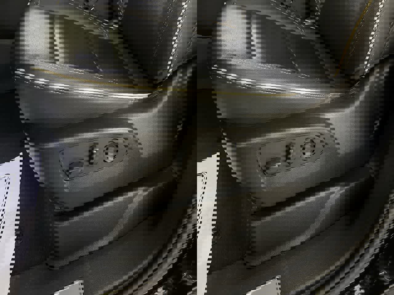 Used 2024 GMC Yukon XL SLT image 14