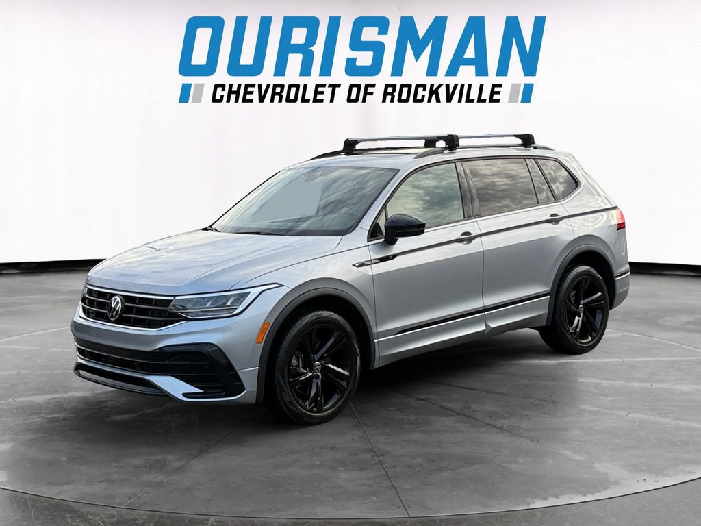 Used 2023 Volkswagen Tiguan SE R-Line FWD image 2