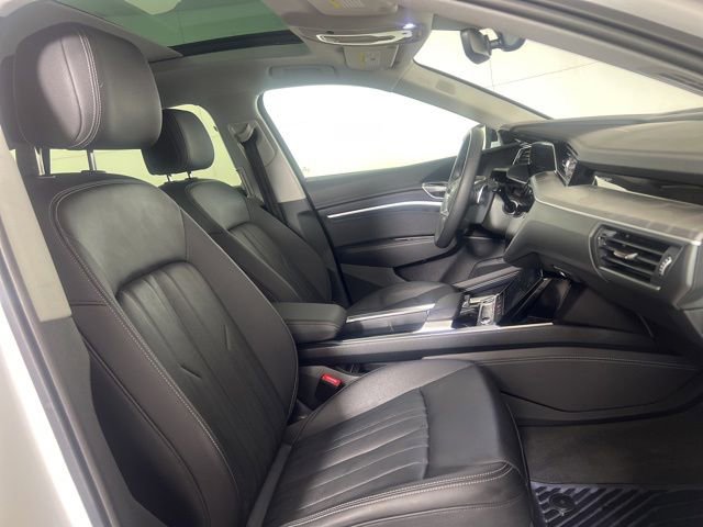 Used 2023 Audi e-tron Premium Plus w/ Premium Plus Package AWD/4WD image 10