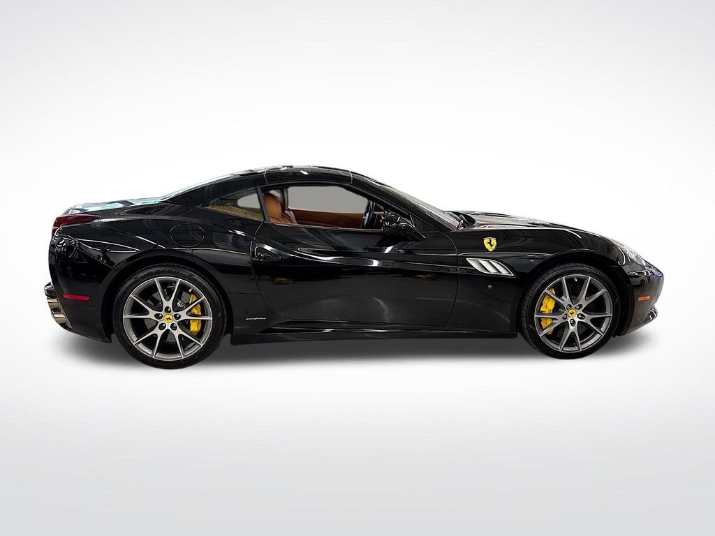 Used 2014 Ferrari California image 6