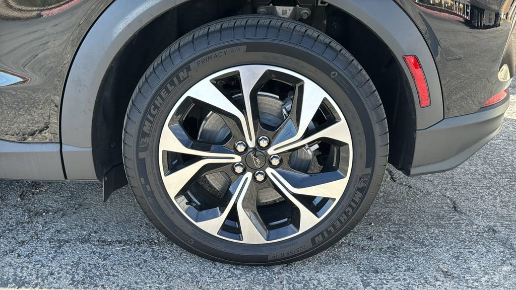 Certified 2025 Ford Mustang Mach-E Select image 9