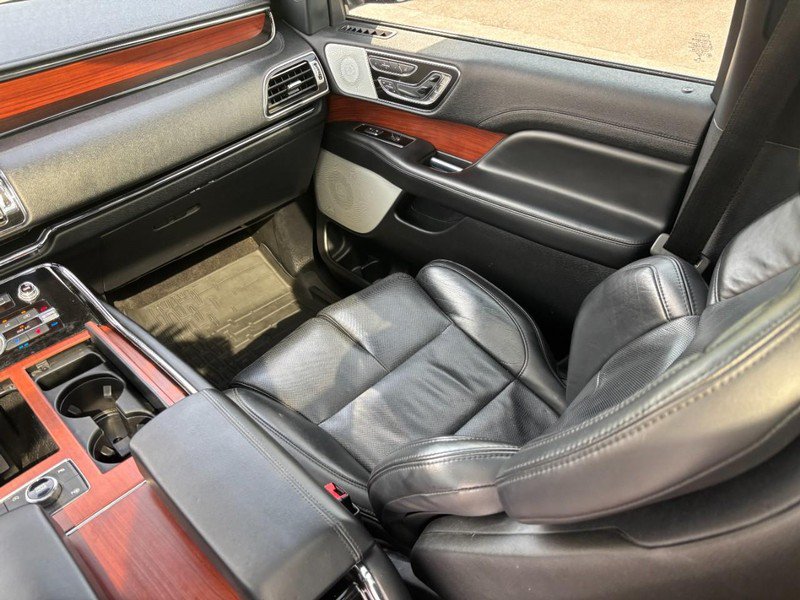 Used 2021 Lincoln Navigator Reserve w/ Luxury Package AWD/4WD image 15