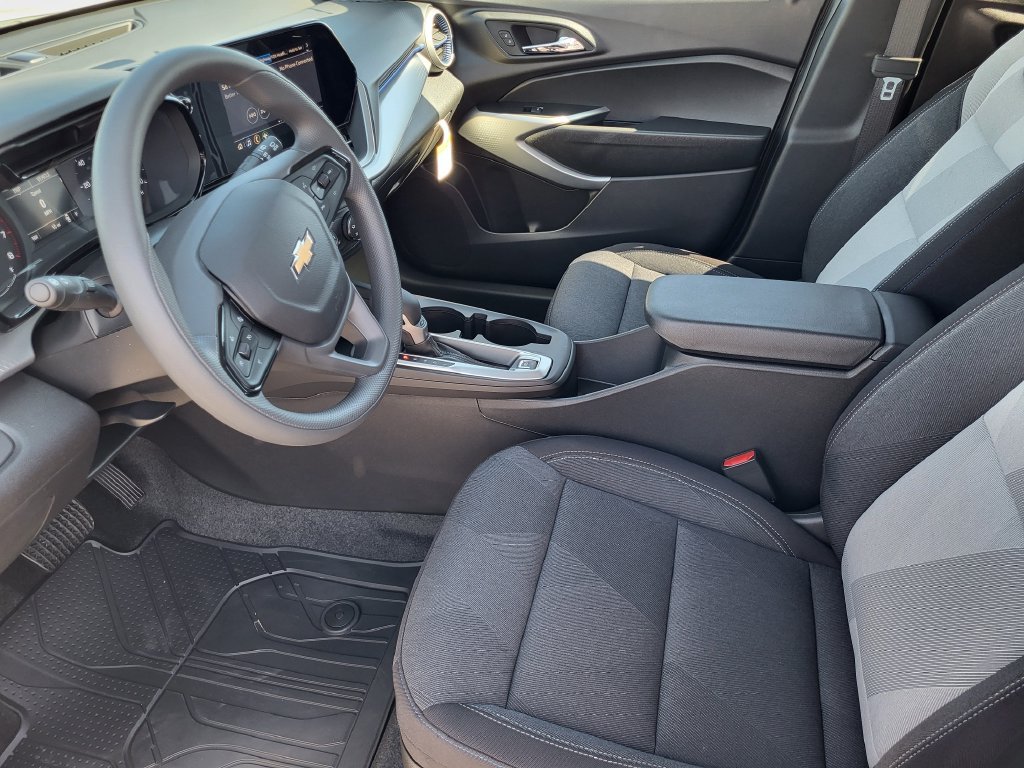 New 2026 Chevrolet Trax LS w/ LS Convenience Package FWD image 9