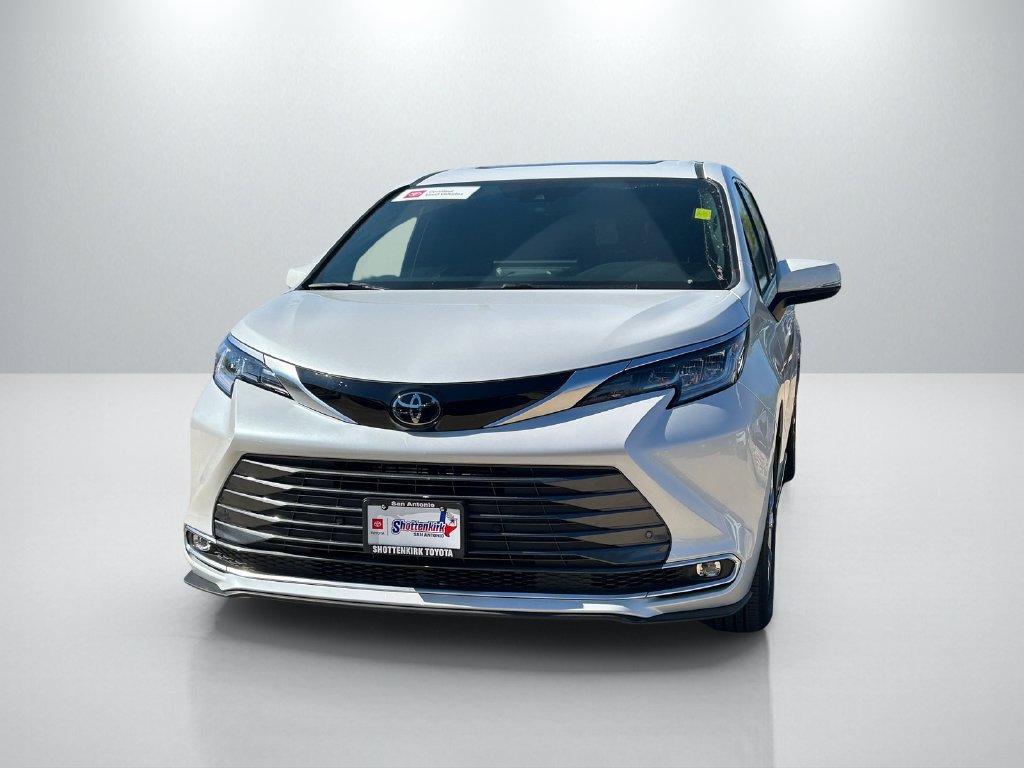 Used 2026 Toyota Sienna Limited AWD/4WD image 2