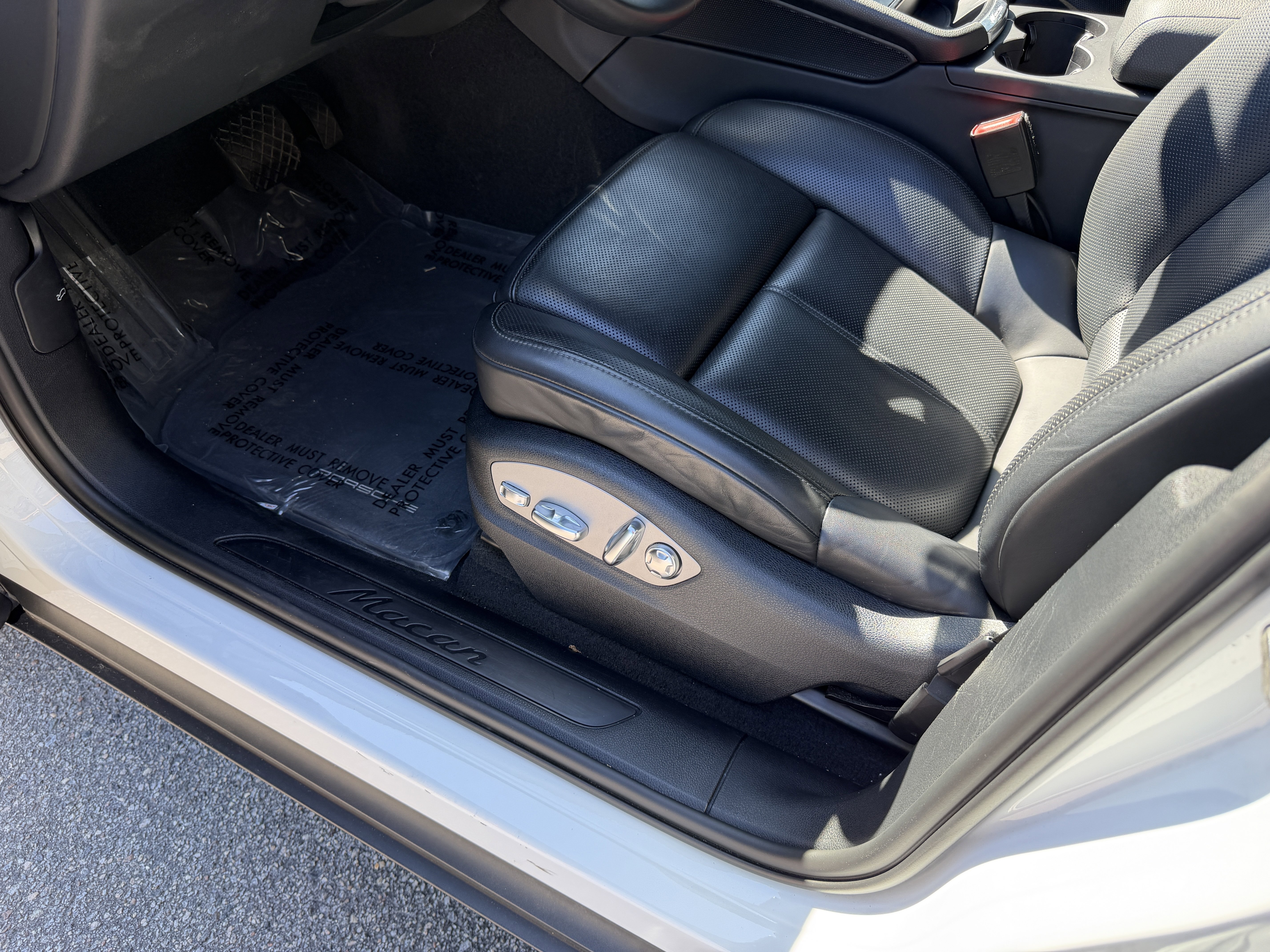 Certified 2022 Porsche Macan image 15